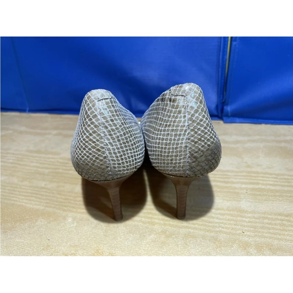 Beautiful nude snakeskin Coach kitten heels - Picture 3 of 7